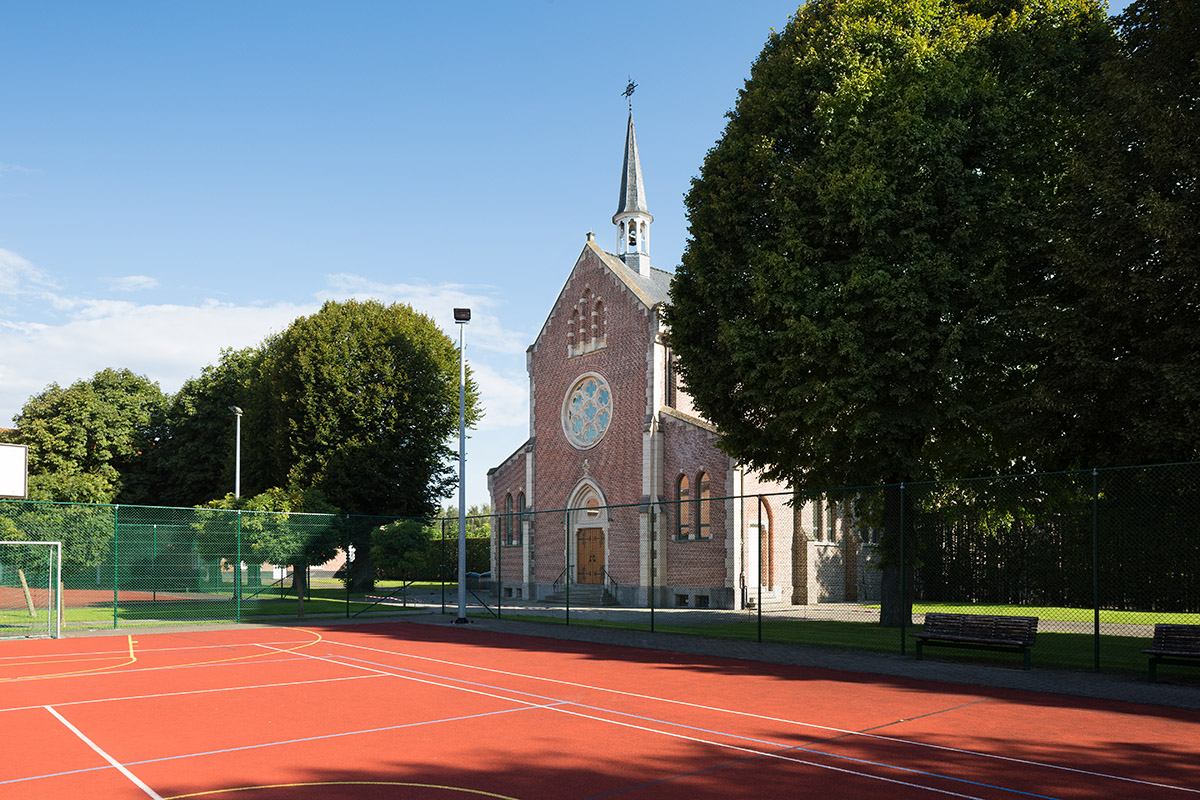 Architect Rob Hootsmans converts old church-style chapel into a new school in Belgium