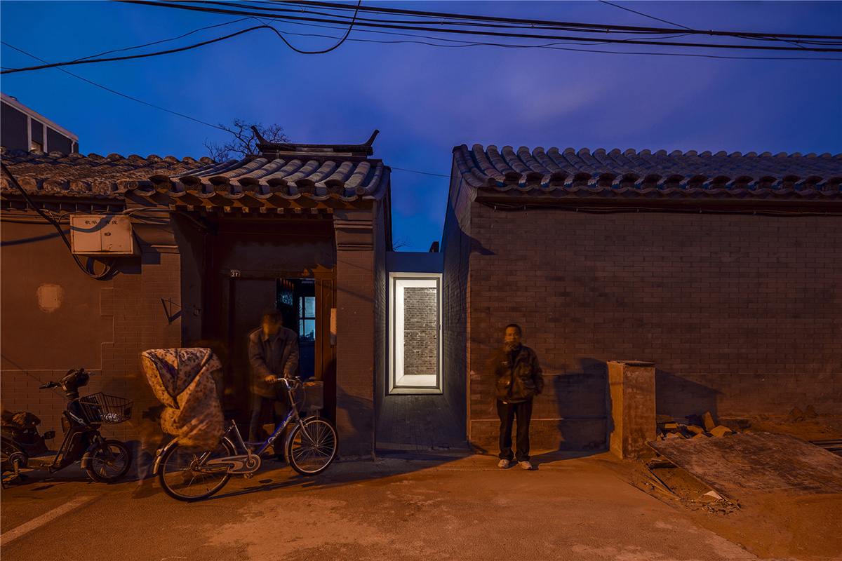 Tea House in Hutong is a new multi-functional space injected within old city