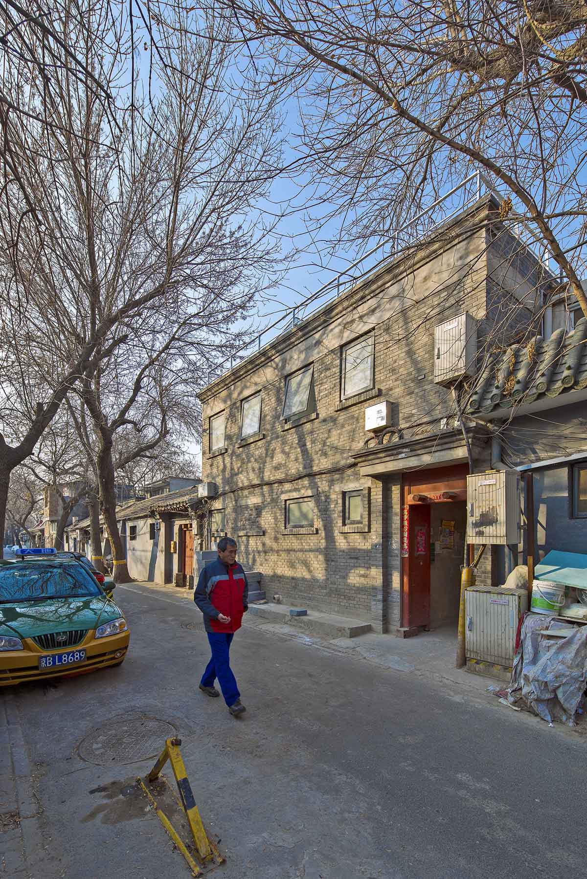 Arch Studio renovates Hutong House in Beijing with a white & simplistic makeover