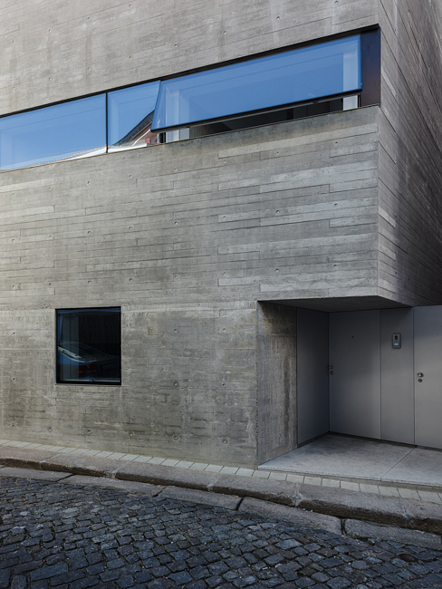 House in Porto is a narrow concrete house that falls within historical houses in Portugal
