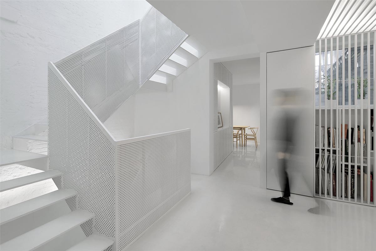 Arch Studio renovates Hutong House in Beijing with a white & simplistic makeover