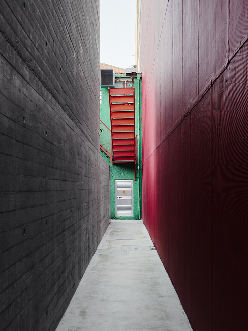 House in Porto is a narrow concrete house that falls within historical houses in Portugal