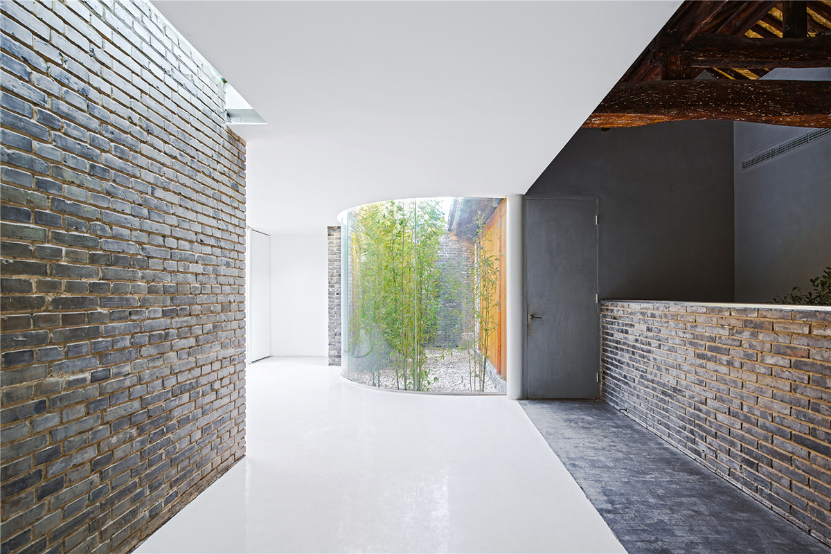 Tea House in Hutong is a new multi-functional space injected within old city