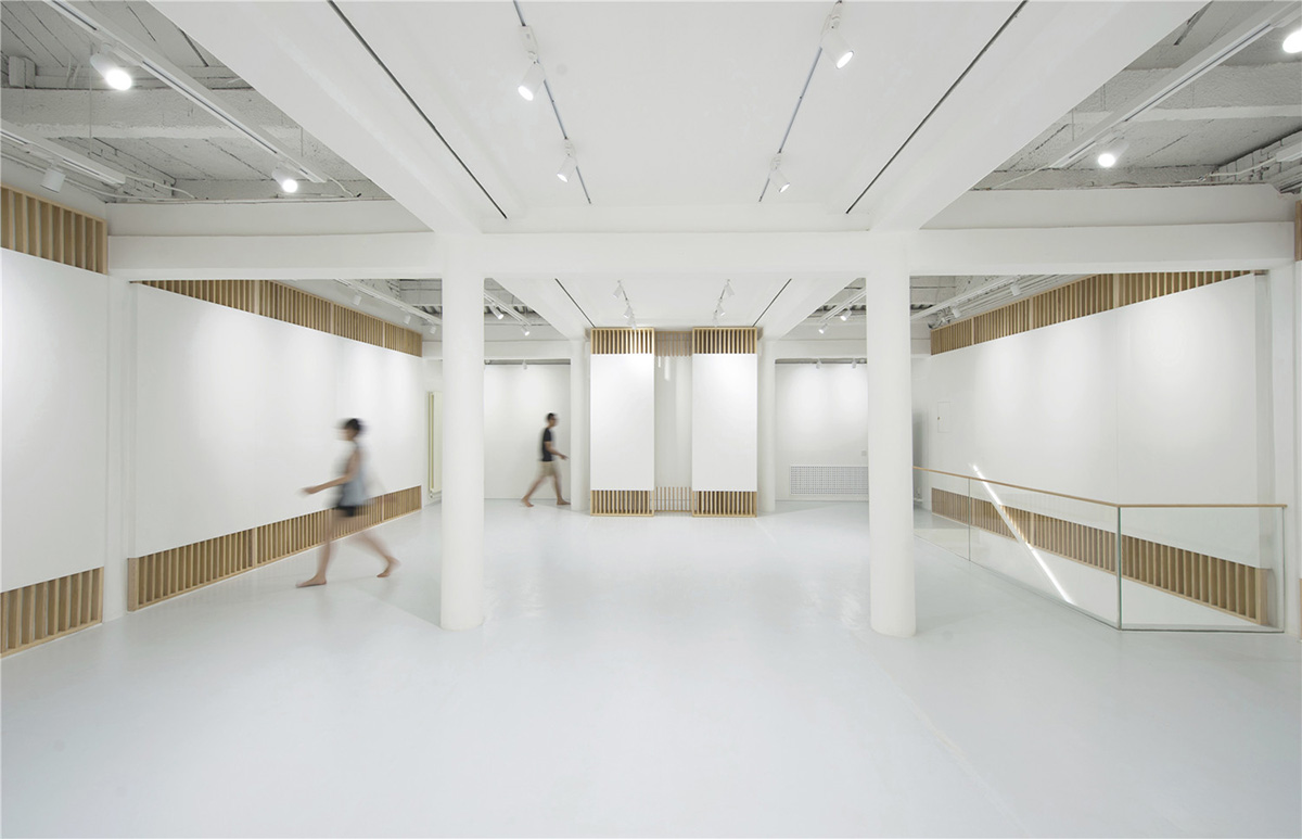 Arch Studio’s Folding screen is a precious traditional fine art that maximizes the interior space