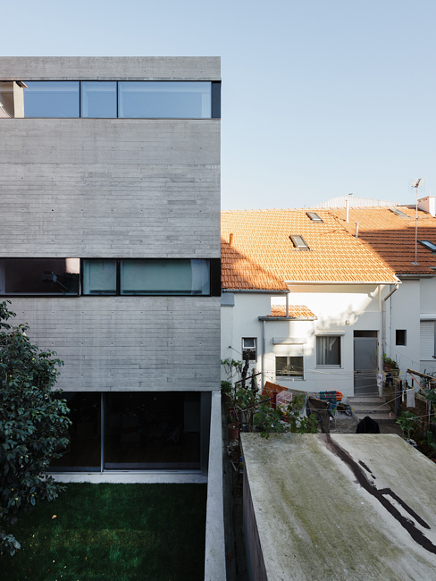 House in Porto is a narrow concrete house that falls within historical houses in Portugal