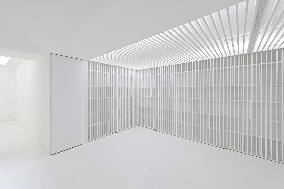 Arch Studio renovates Hutong House in Beijing with a white & simplistic makeover