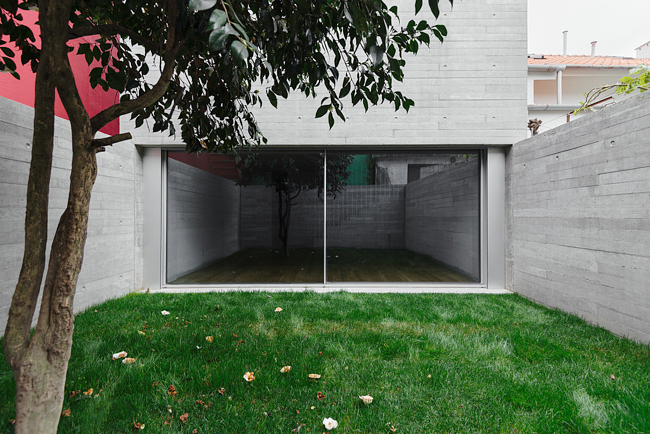 House in Porto is a narrow concrete house that falls within historical houses in Portugal