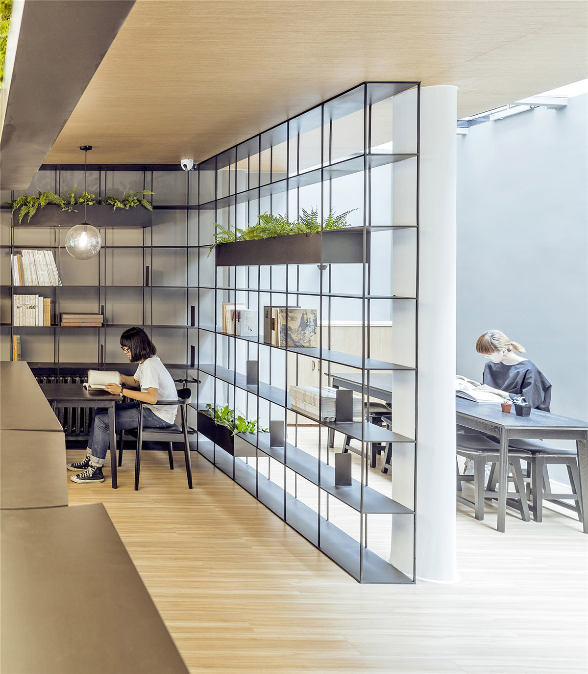 Rongbaozhai Coffee Bookstore is changing the mode of reading by mixing it with coffee house