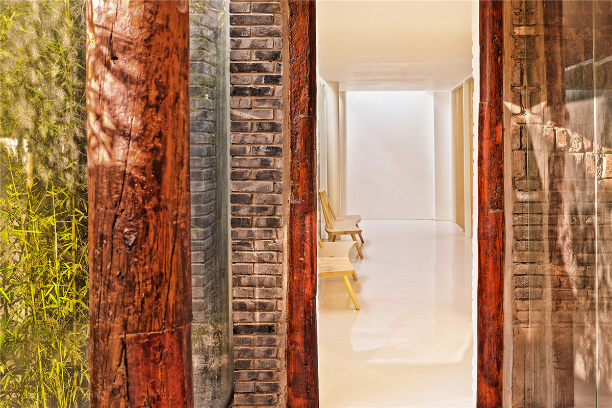 Tea House in Hutong is a new multi-functional space injected within old city