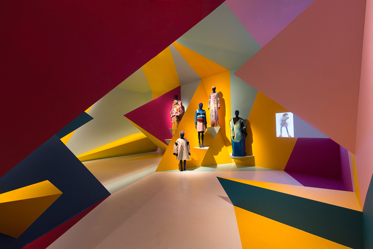 Fashion rerises over futuristic designs fleshed on &rsquo;&rsquo;Utopian Bodies-Fashion Looks Forward&rsquo;&rsquo;