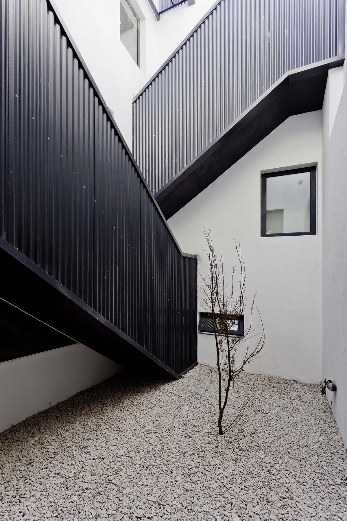 Two Houses Conde represented with various connections in its context designed by HM Architects