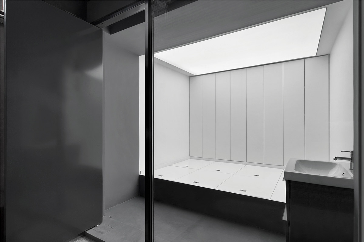 Arch Studio renovates Hutong House in Beijing with a white & simplistic makeover