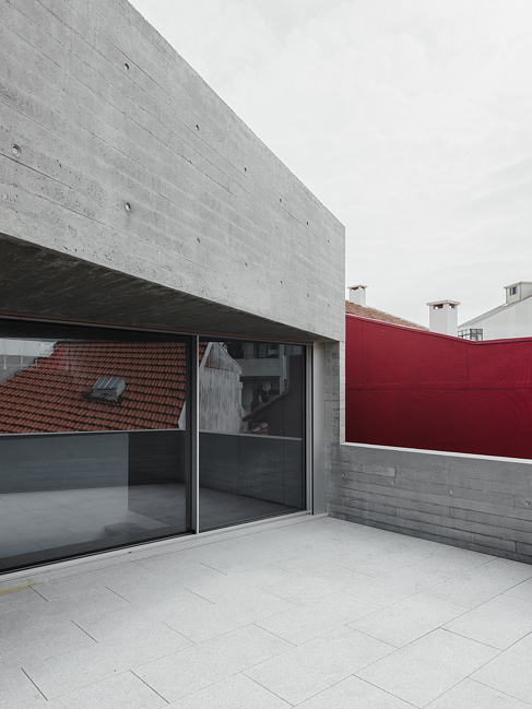 House in Porto is a narrow concrete house that falls within historical houses in Portugal