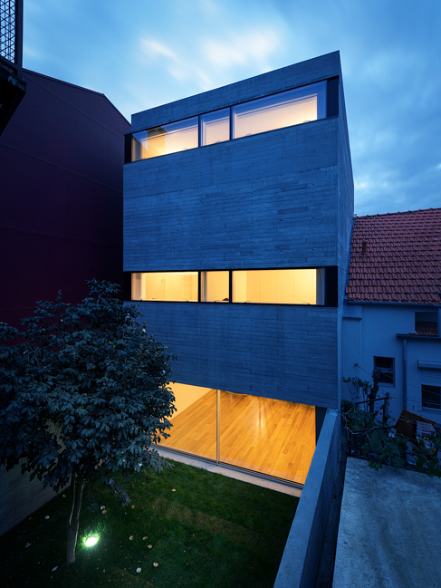 House in Porto is a narrow concrete house that falls within historical houses in Portugal