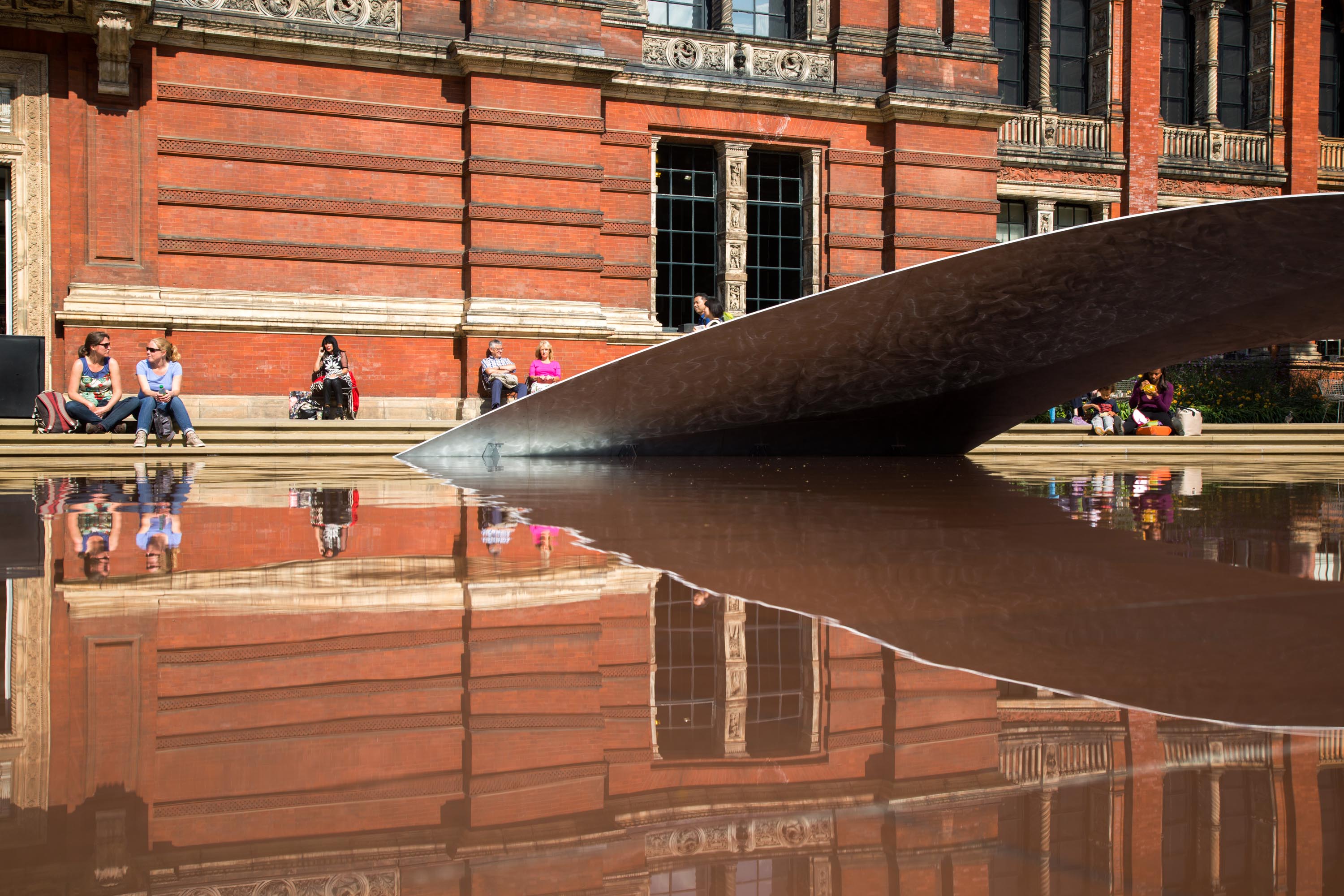 Crest Installation unveiled at the Victoria and Albert Museum London
