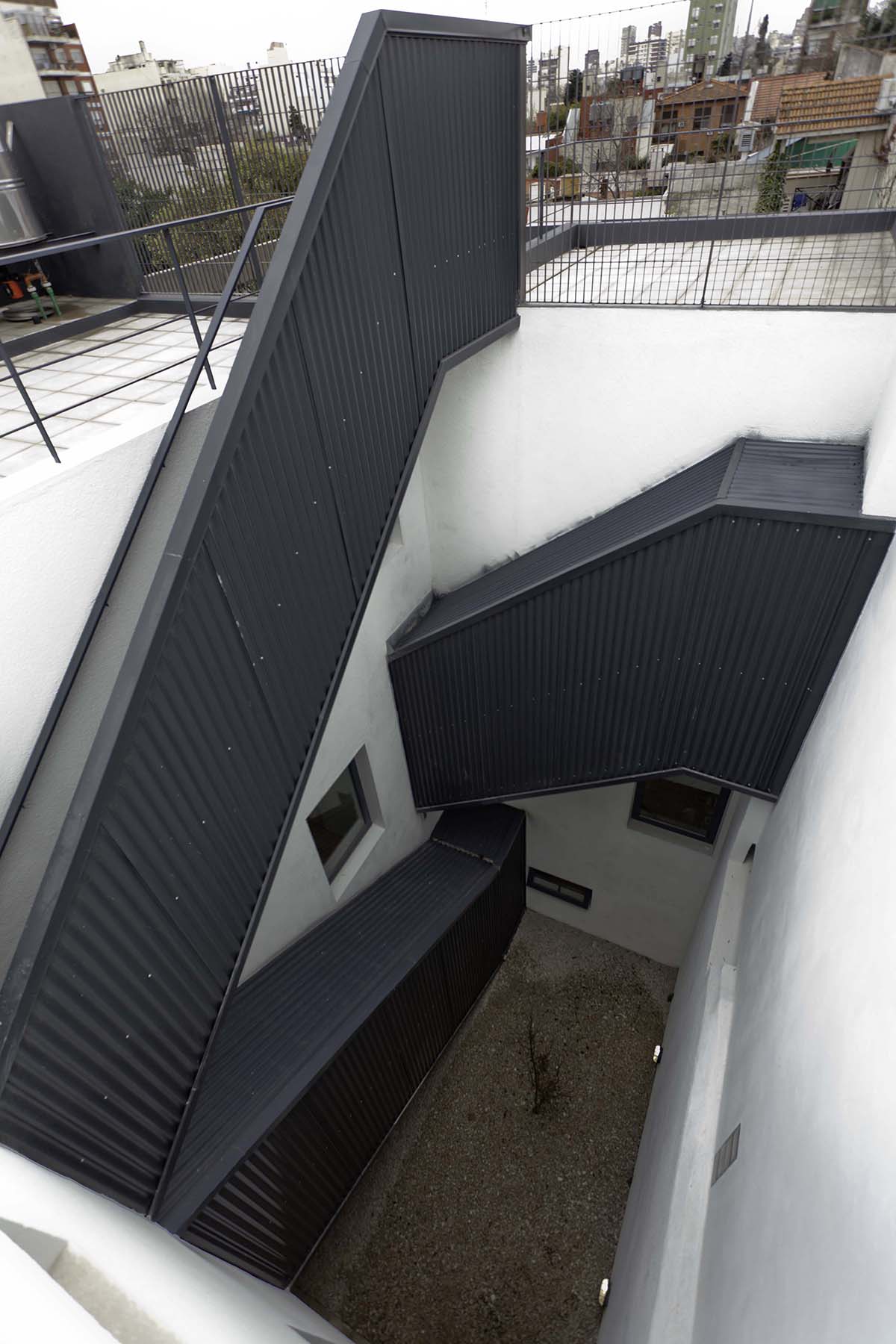 Two Houses Conde represented with various connections in its context designed by HM Architects