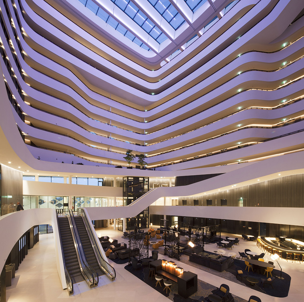 Mecanoo completed its new curvaceous building Hilton Amsterdam Airport Schiphol