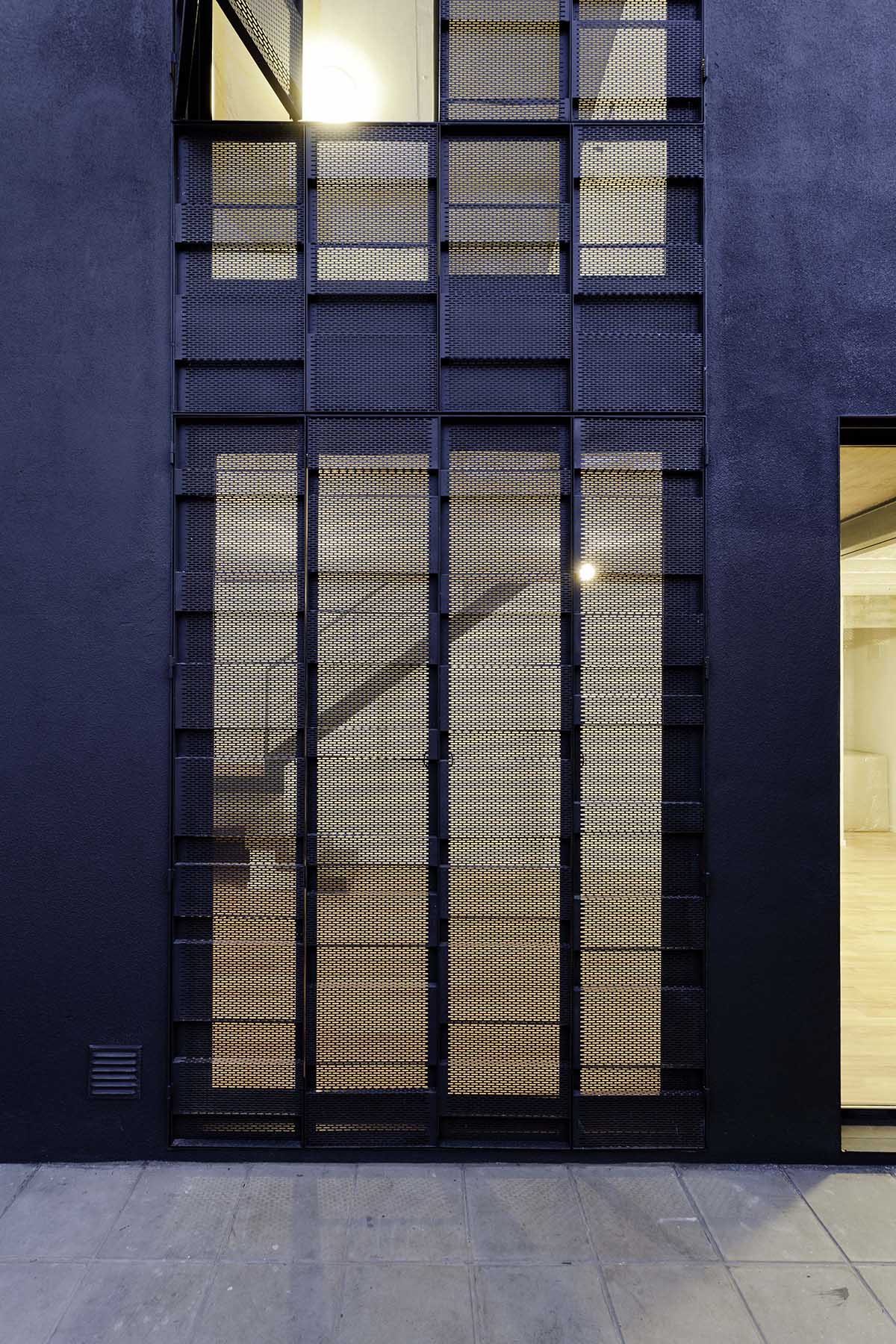 Two Houses Conde represented with various connections in its context designed by HM Architects