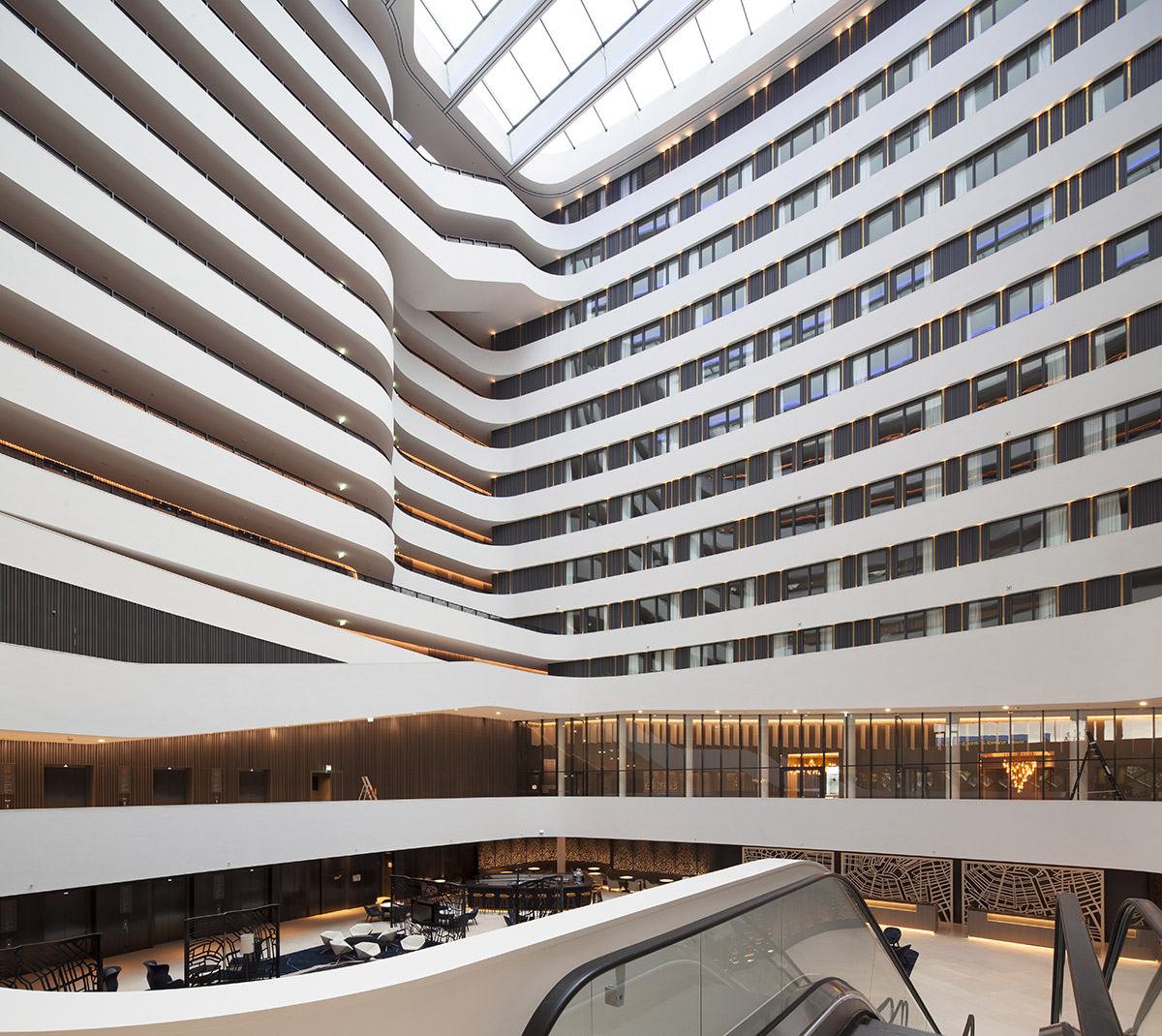 Mecanoo completed its new curvaceous building Hilton Amsterdam Airport Schiphol