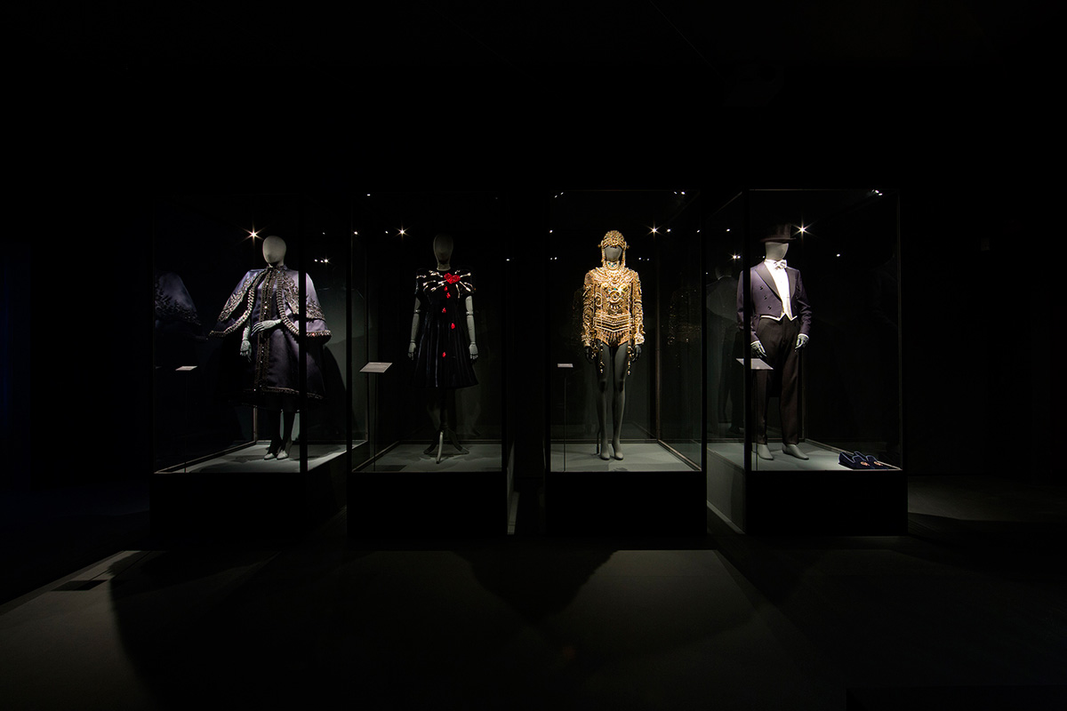 Fashion rerises over futuristic designs fleshed on &rsquo;&rsquo;Utopian Bodies-Fashion Looks Forward&rsquo;&rsquo;