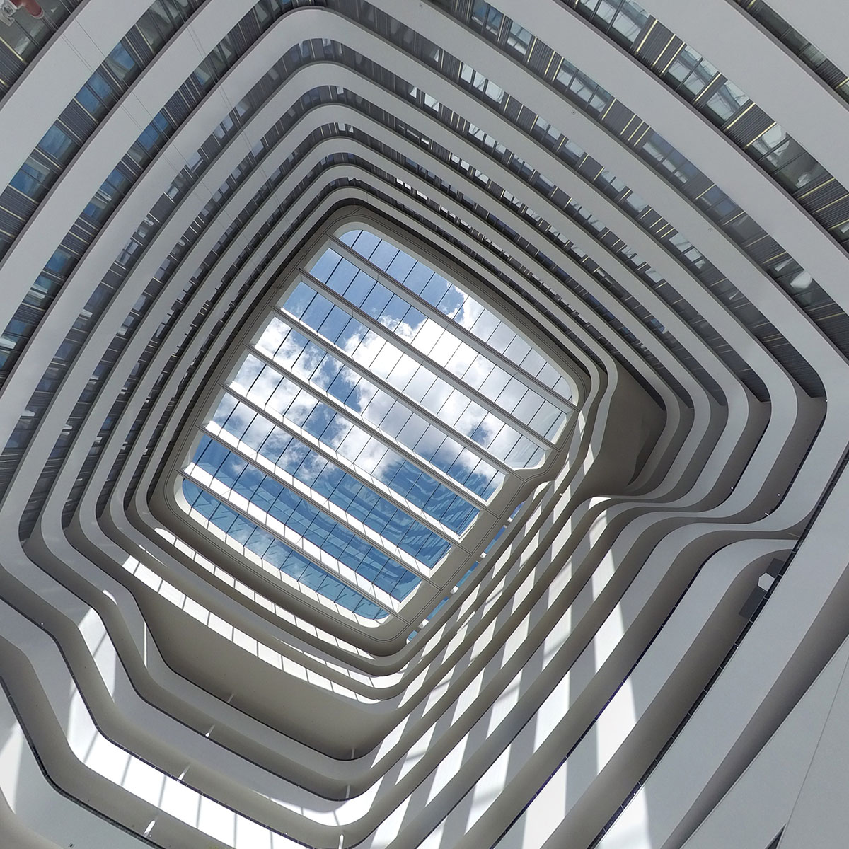 Mecanoo completed its new curvaceous building Hilton Amsterdam Airport Schiphol