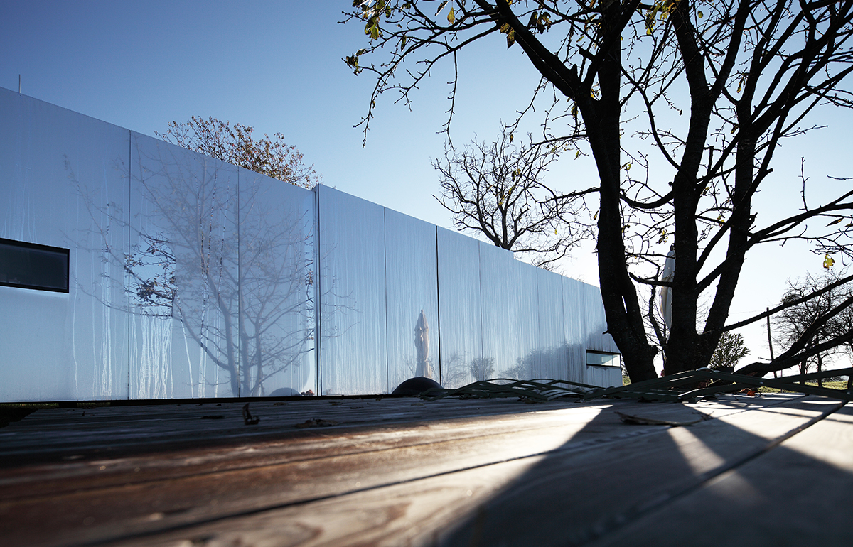 Delugan Meissl Architects designed an invisible house that gets lost in environment