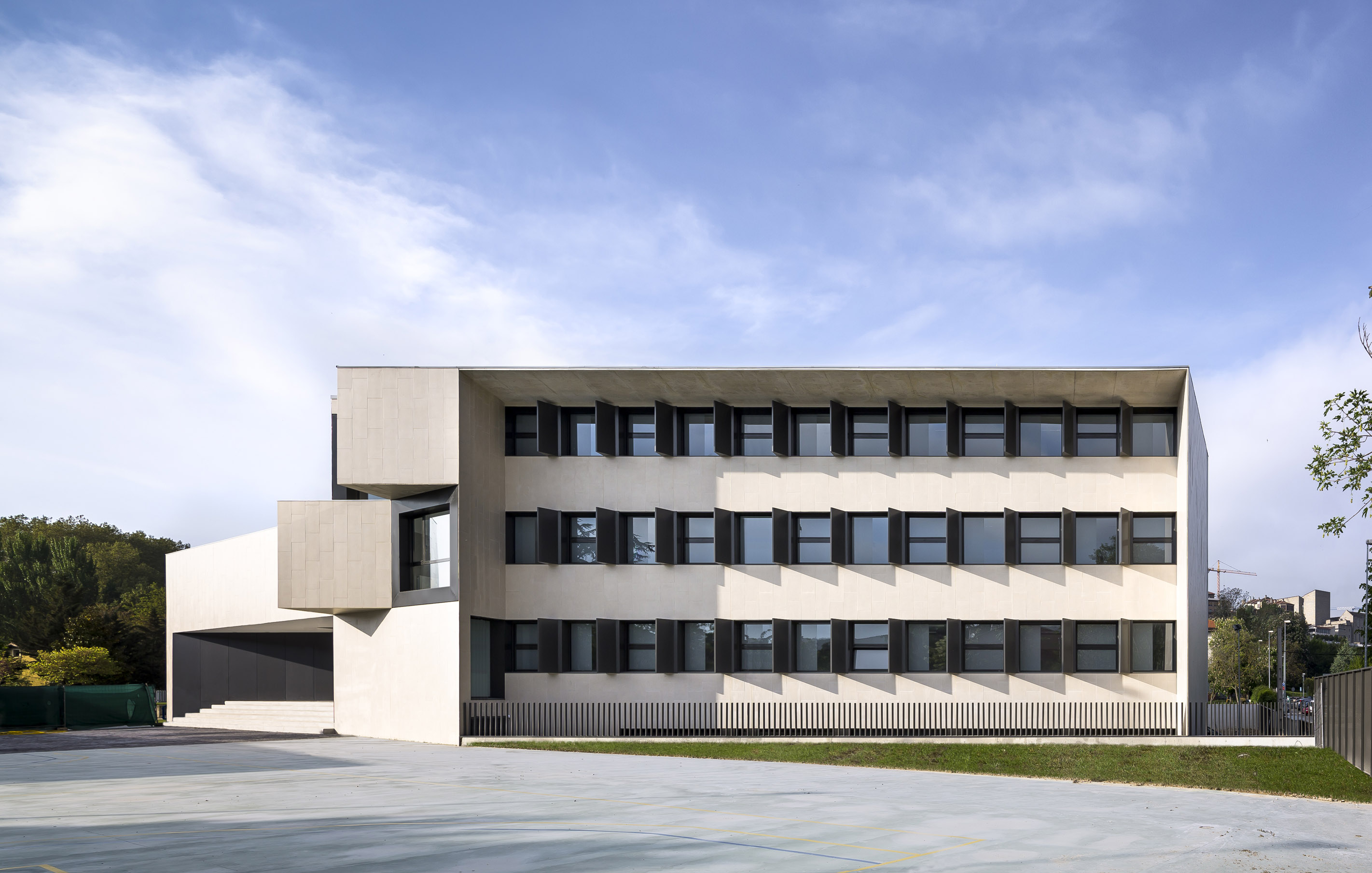 Featured Project:New Building in ‘EL REDÍN’ High School by Otxotorena Arquitectos