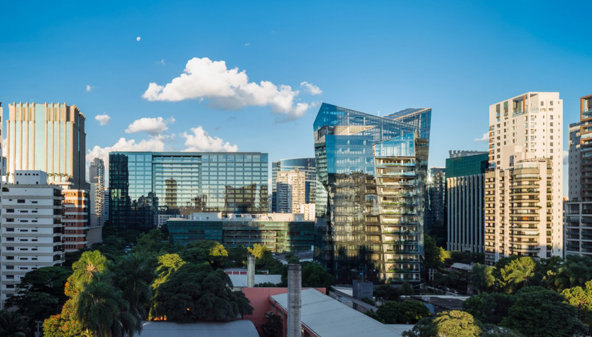 Libeskind’s first luminous residential tower ’’Vitra’’ completed in Brazil