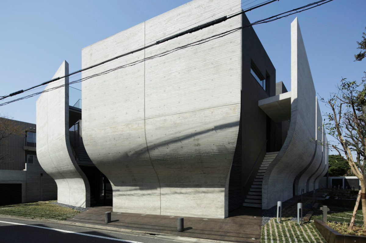 Breeze creates a &rsquo;&rsquo;private beach effect&rsquo;&rsquo; that becomes the scenery rock cave of surrounding