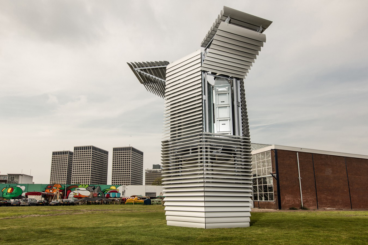 Roosegaarde creates clean air&Smog Free Rings at the opening of the Smog Free Project in Rotterdam