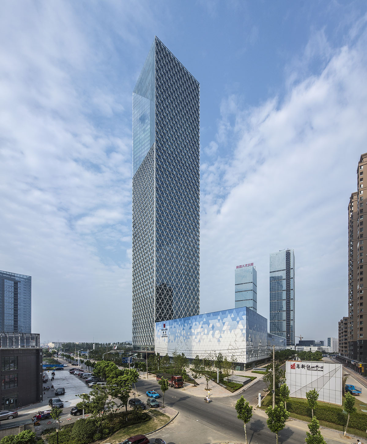 SOM&rsquo;s new Greenland Zifeng Tower rises on the Nanchang skyline with pure crystallized image