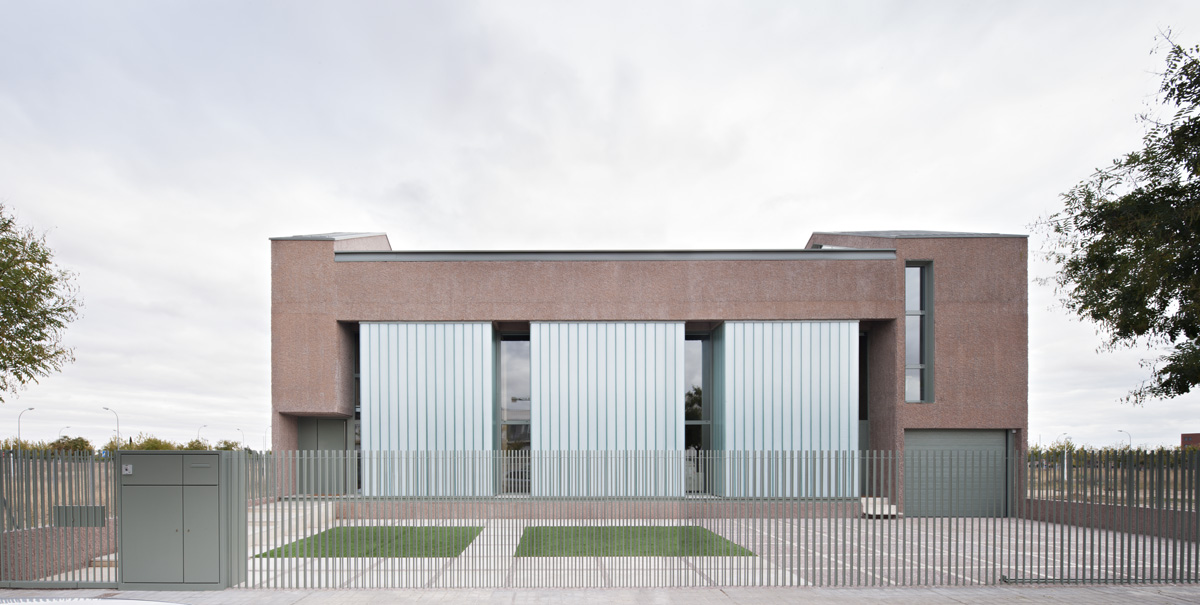 Fuensanta House:A House Between Party Walls by Muka Arquitectura