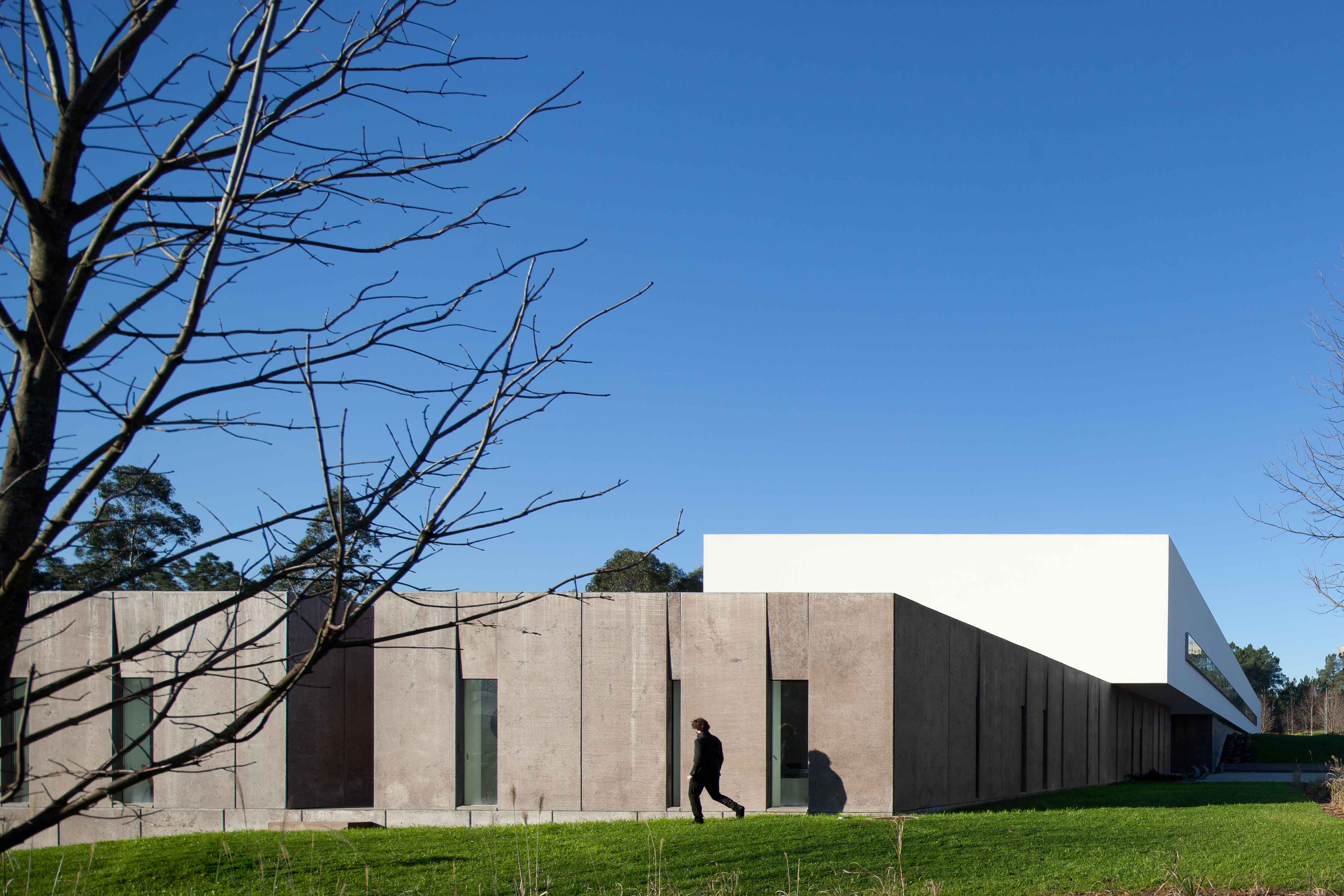 The new Melgaço Sports School is a pure and calm modernist building integrating with landscape