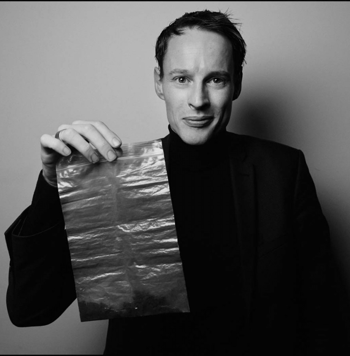 Roosegaarde creates clean air&Smog Free Rings at the opening of the Smog Free Project in Rotterdam