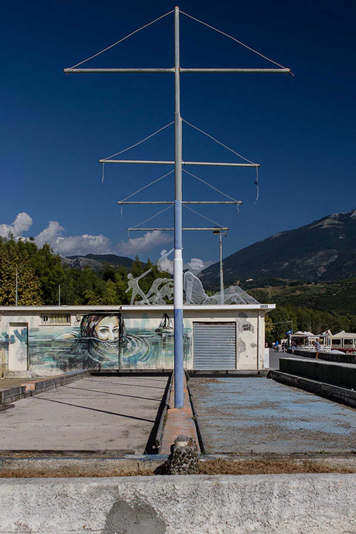 Edoardo Tresoldi creates a huge figurative sculptures by just using ’’wire’’