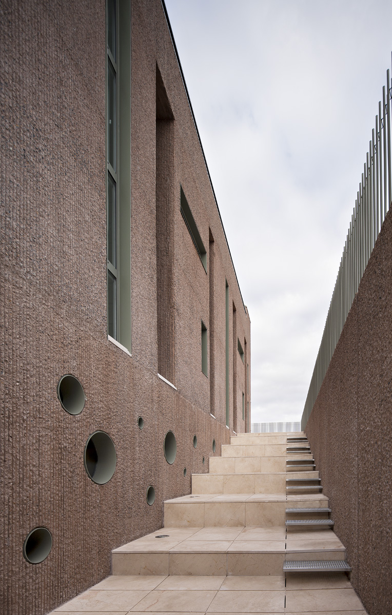 Fuensanta House:A House Between Party Walls by Muka Arquitectura