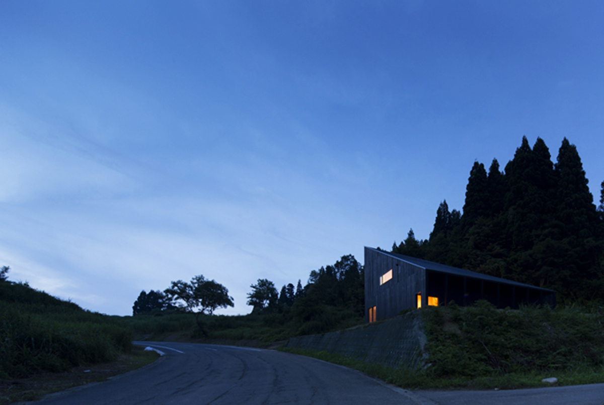 Australia House is a gallery and studio that stands as art object in Japan