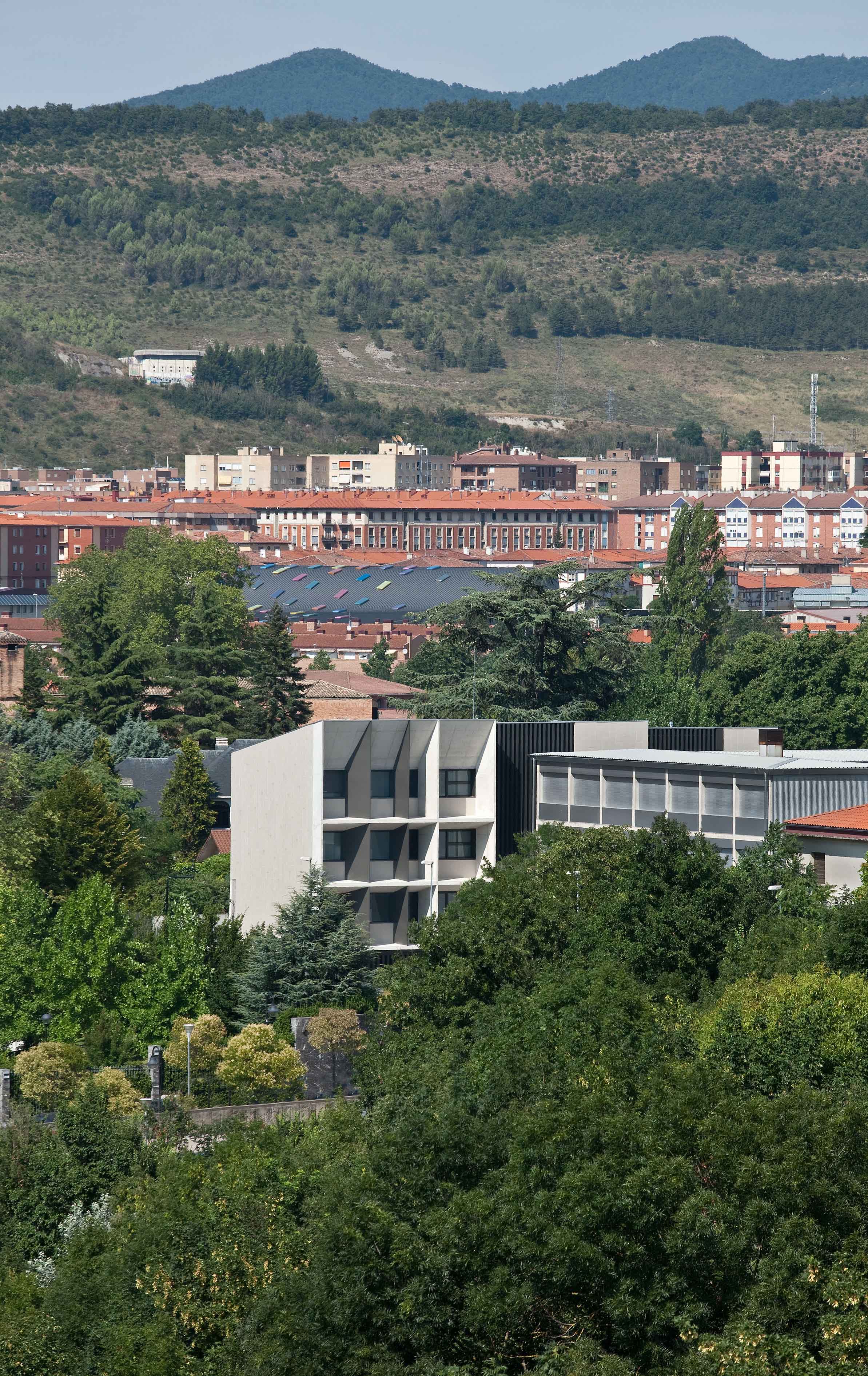 Featured Project:New Building in ‘EL REDÍN’ High School by Otxotorena Arquitectos