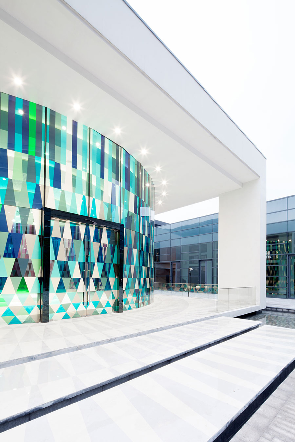 Rainbow Chapel is a rounded wedding space that explores the endless possibilities of glass