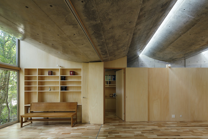Takeshi Hosaka Architects designed a public church in Japan