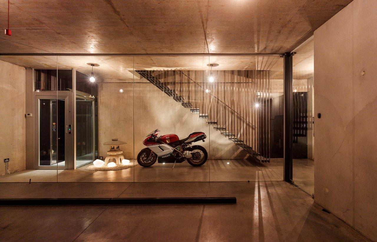 Concrete House by FGR Architects