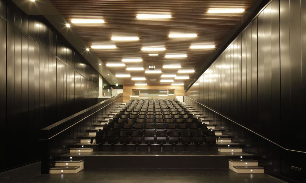 Marsan media library in France:is a &rsquo;&rsquo;calm&rsquo;&rsquo; glass box