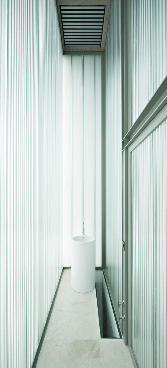 Fuensanta House:A House Between Party Walls by Muka Arquitectura