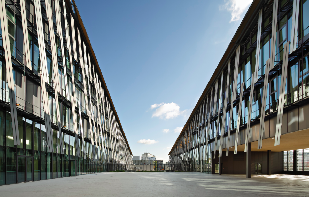 Kengo Kuma&rsquo;s &rsquo;&rsquo;flying&rsquo;&rsquo; roof of Enterpot Macdonald in Paris