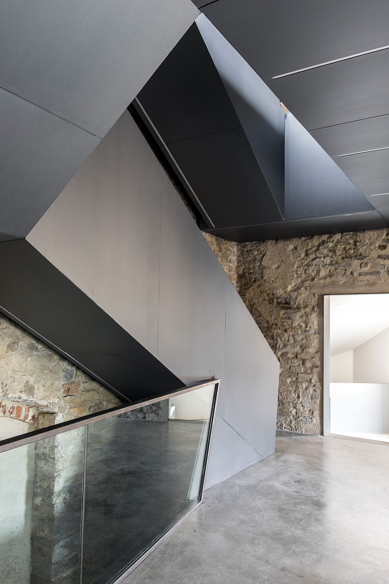 The Torre del Borgo emphasized the historical context of Bergamo by using copper-clad extension