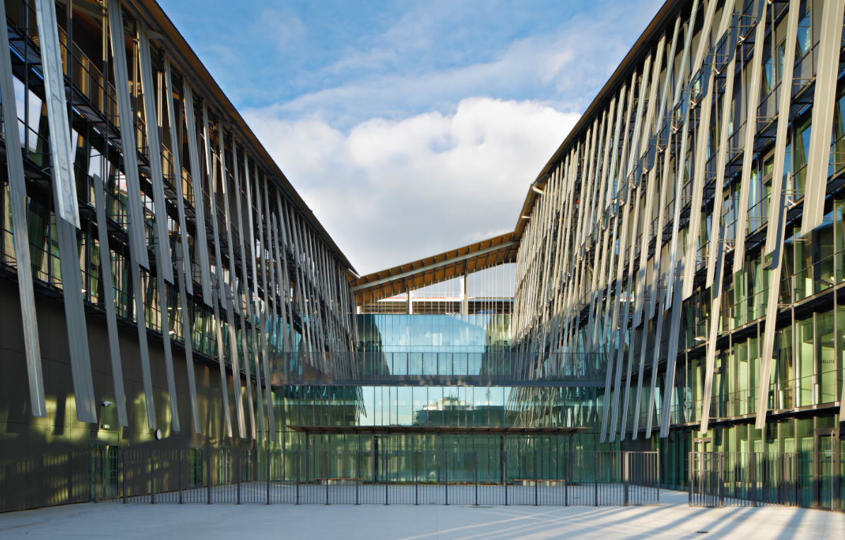 Kengo Kuma&rsquo;s &rsquo;&rsquo;flying&rsquo;&rsquo; roof of Enterpot Macdonald in Paris