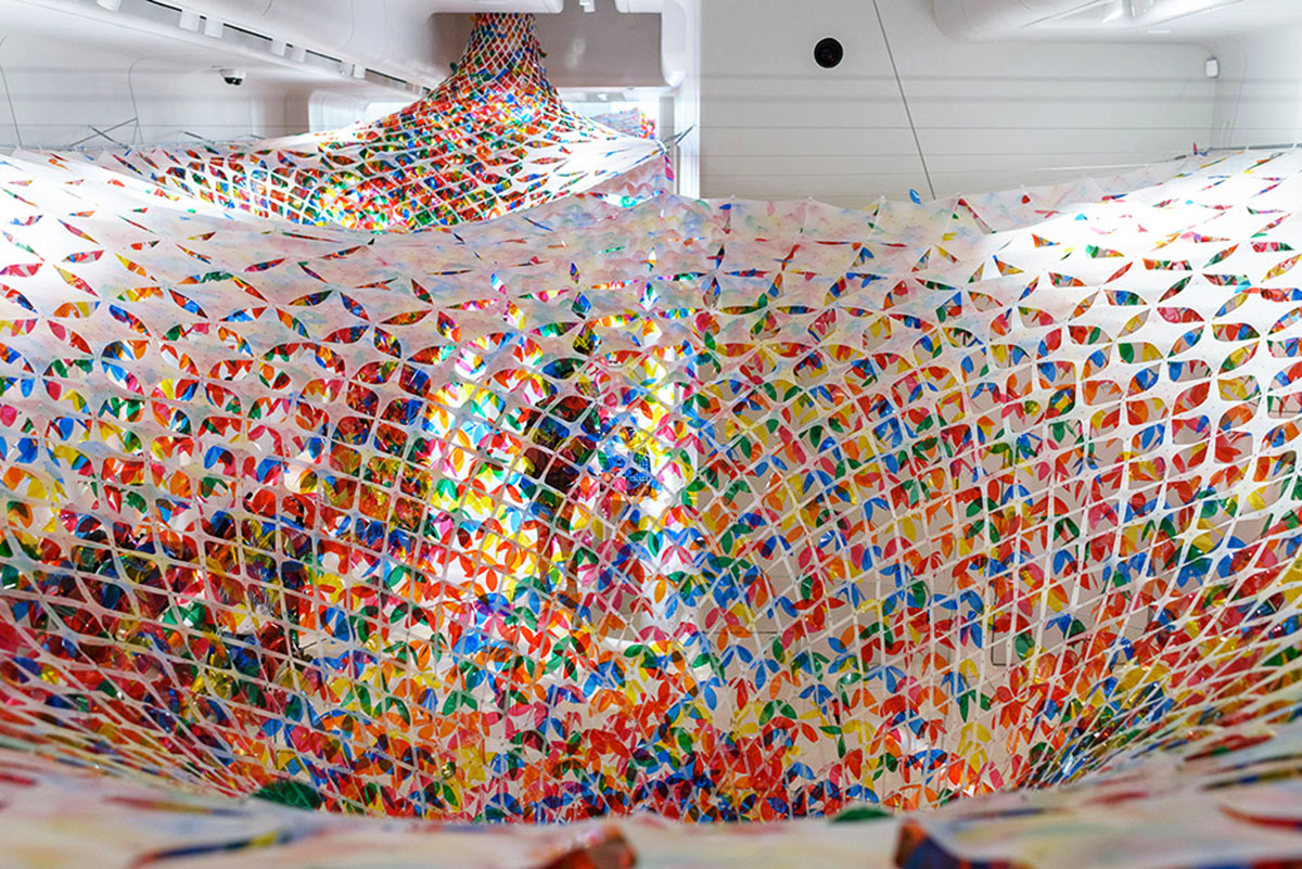 SOFTlab revives Melissa Gallery in New York with the thousands of colorful petals