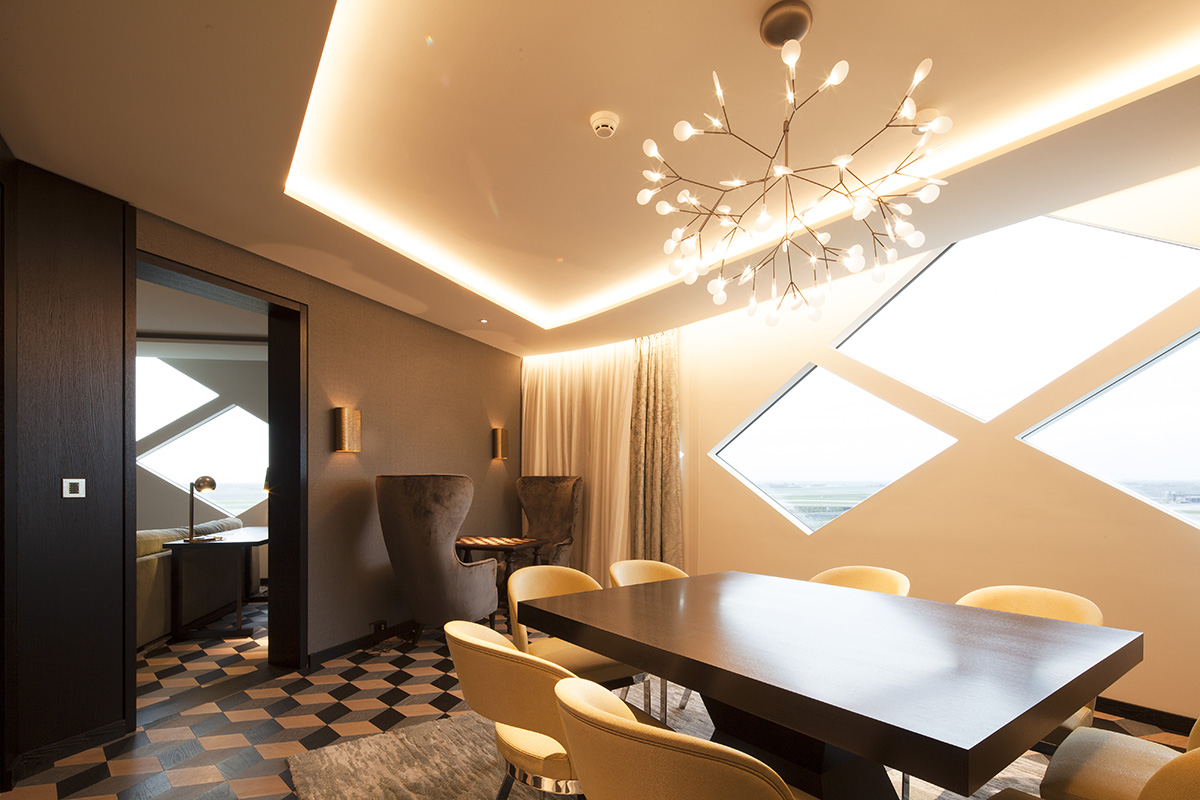 Mecanoo completed its new curvaceous building Hilton Amsterdam Airport Schiphol