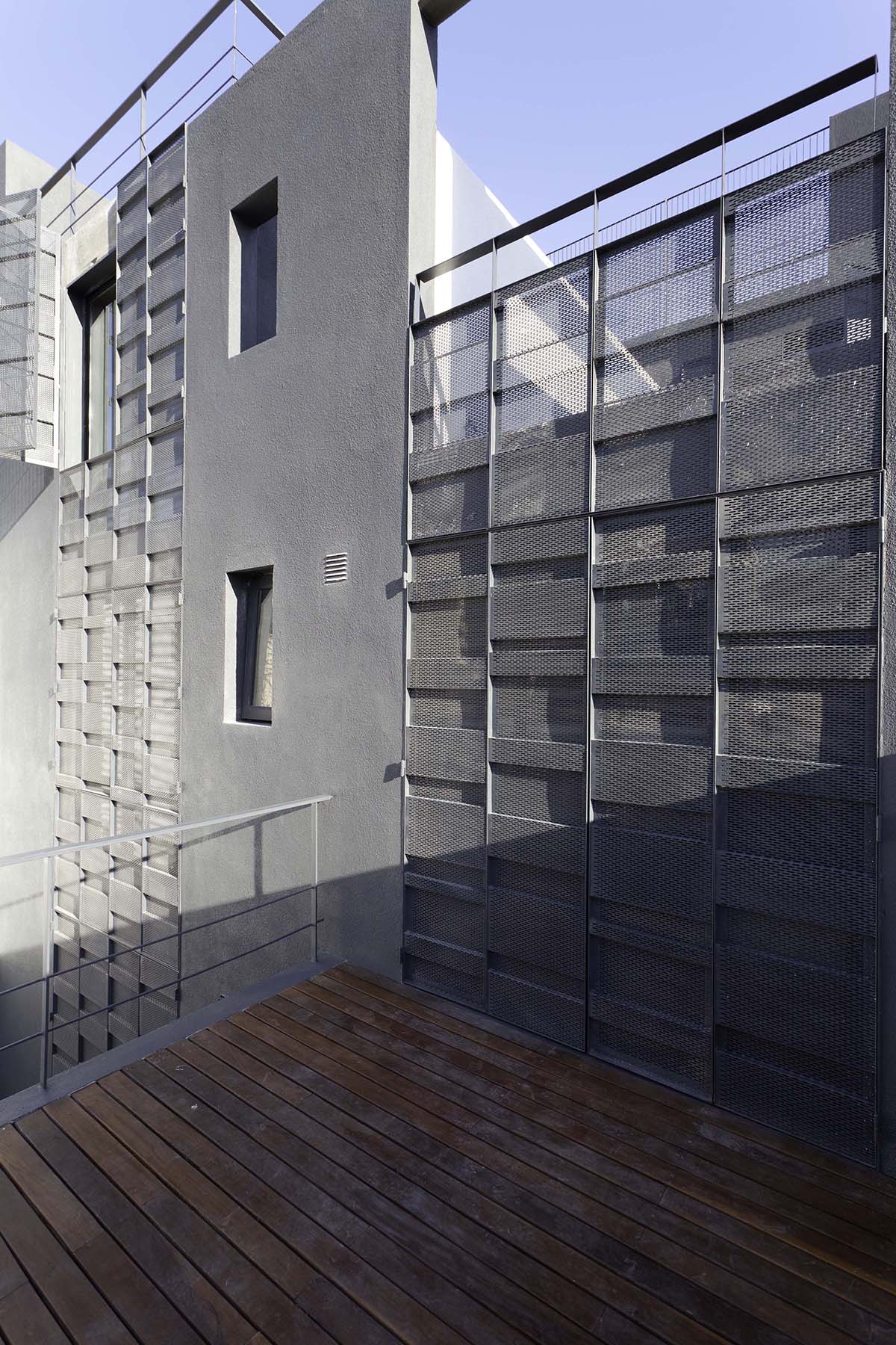 Two Houses Conde represented with various connections in its context designed by HM Architects