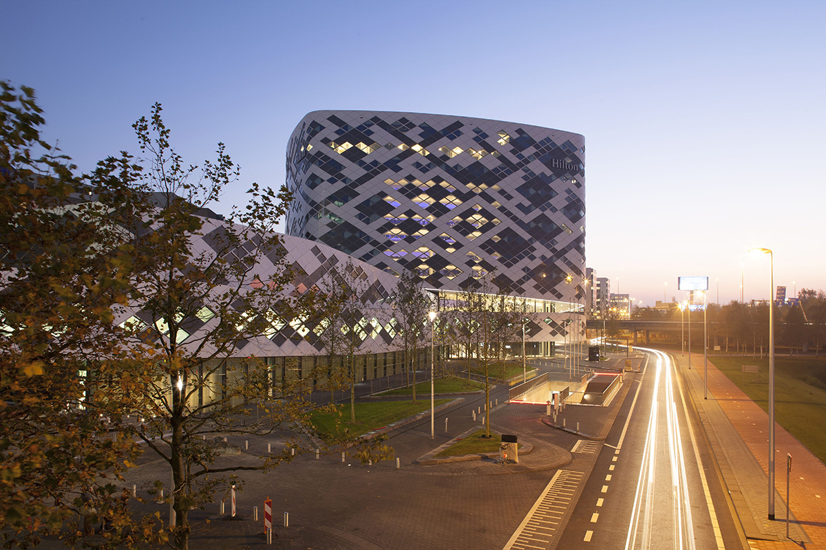 Mecanoo completed its new curvaceous building Hilton Amsterdam Airport Schiphol